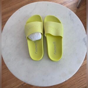 L'INTERVALLE Neon Yellow woman Slide Sandals